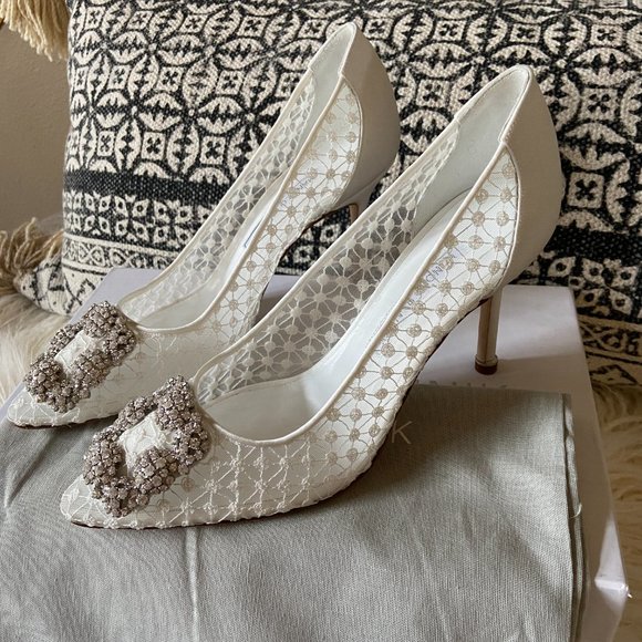 Manolo Blahnik Hangisila Hangisi WHITE Lace Crystal Buckle Pumps SZ 7/37 - Picture 3 of 4
